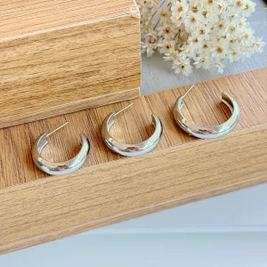 Brinco argola semiaberta em aço inoxidável